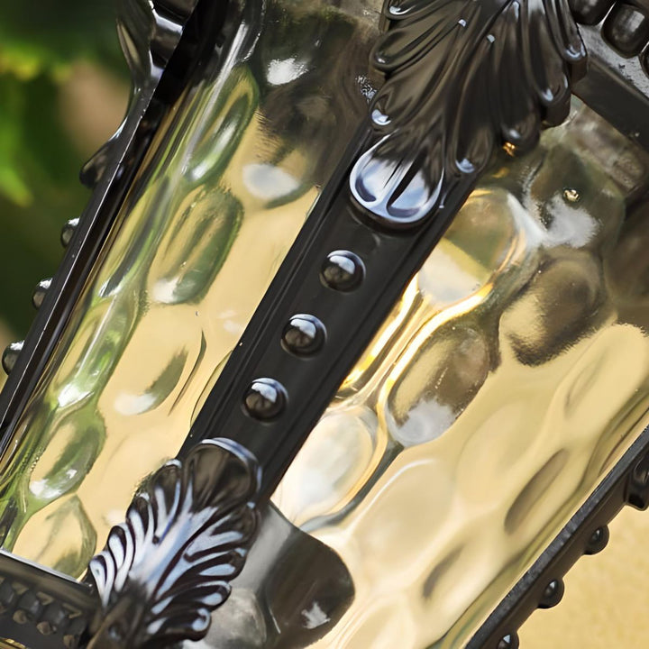 Retro outdoor wall lamp, robust aluminum frame, clear glass shade, adds vintage charm to any wall.
