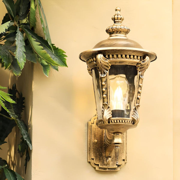 Exterior wall lantern, vintage style, made of classic glass & aluminum, durable and decorative.