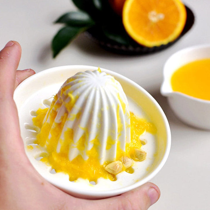 High-quality durable ceramic hand juicer, ensuring fresh lemon and orange juice with minimal effort.
