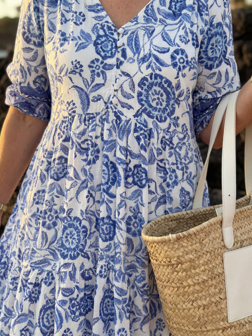 Stylish women's blue floral midi dress, v-neck, elbow sleeves. Ideal for comfortable everyday and casual elegance.