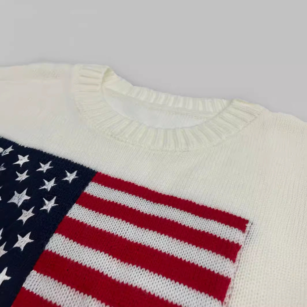 Elegant women's American flag pattern sweater, slim fit. Versatile casual wear or patriotic top.