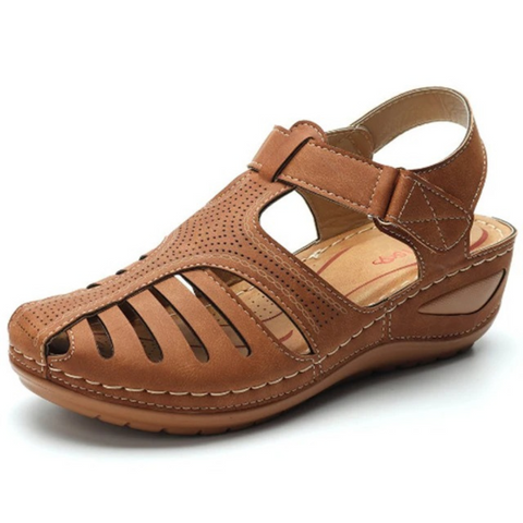 Elegant Astrid women's adjustable strap sandals, combining fashion and function.