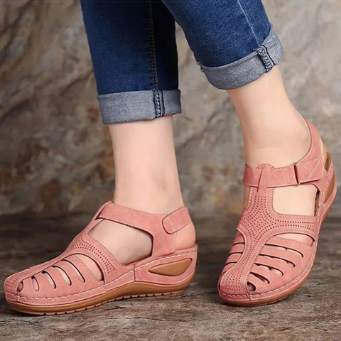 Close-up of the adjustable strap on Astrid women's orthopedic sandals.