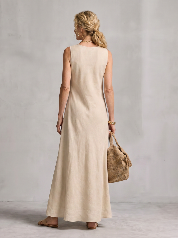 Round neck sleeveless maxi dress, women's asymmetric and layered design for summer comfort.