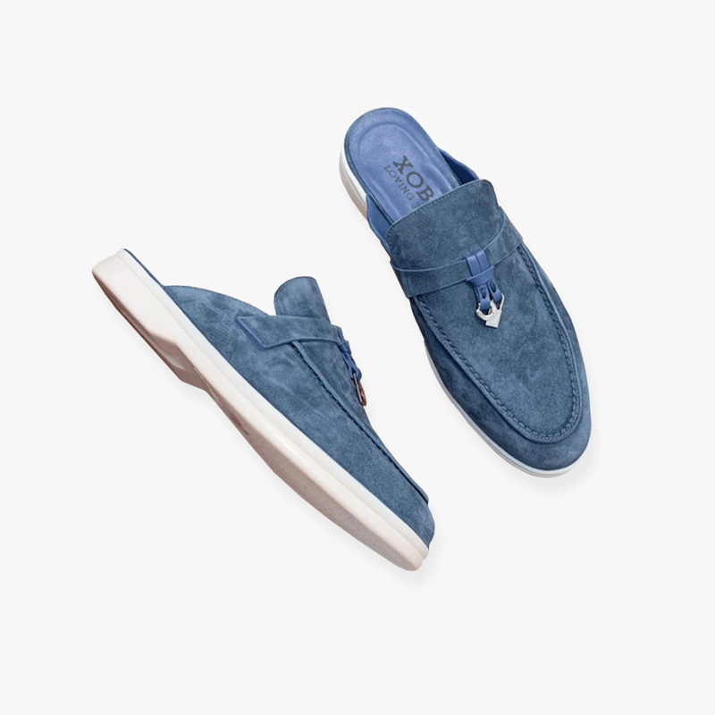 Versatile women's backless flats, chic slip-on loafers ideal for smart casual outfits.