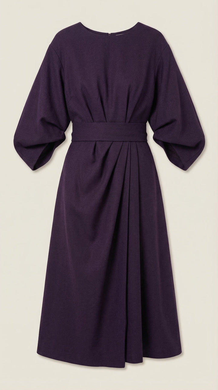 Elegant midi dress with a striking wide sleeve detail