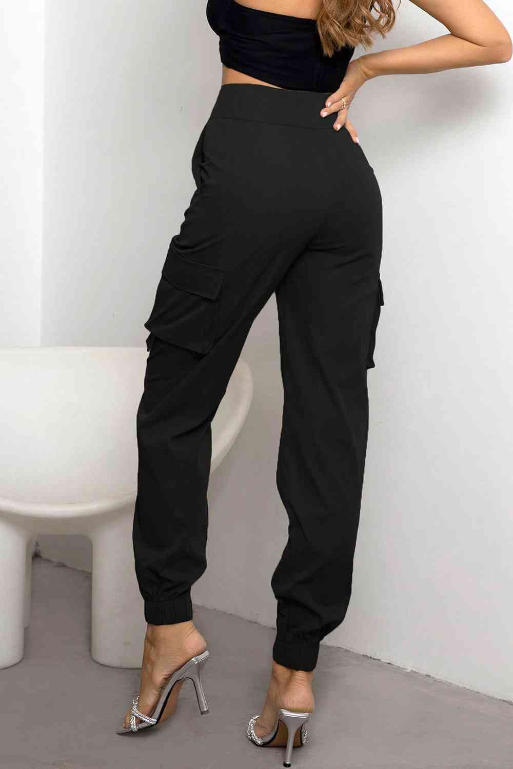 Stylish women's black high-waist cargo pants, perfect for casual urban wear, featuring comfy tapered fit & pockets.