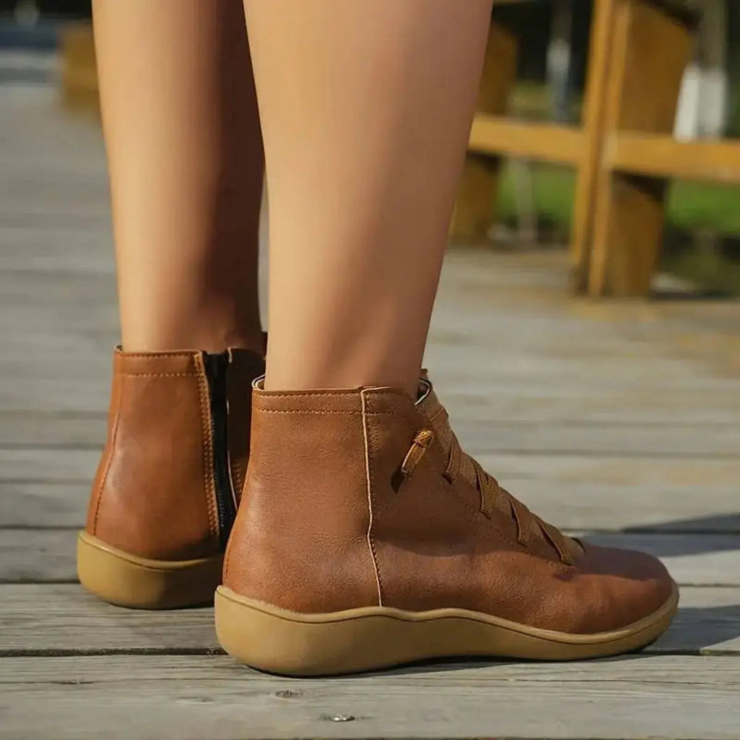 Trendy women's flat ankle boots for autumn fashion, featuring lace-up front and a practical side zip.