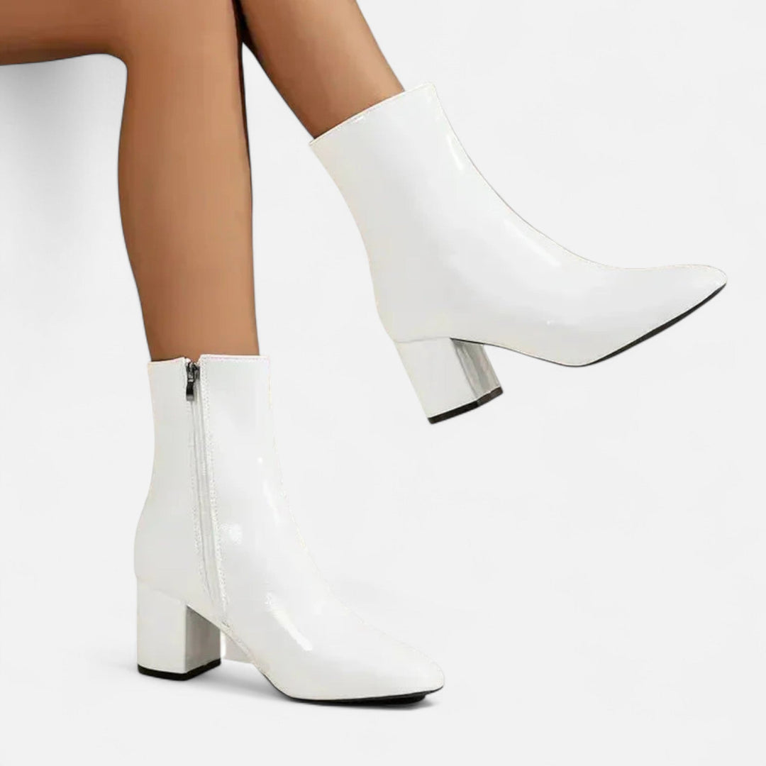 Elegant women's leather ankle boots, ideal for casual or dressed-up looks