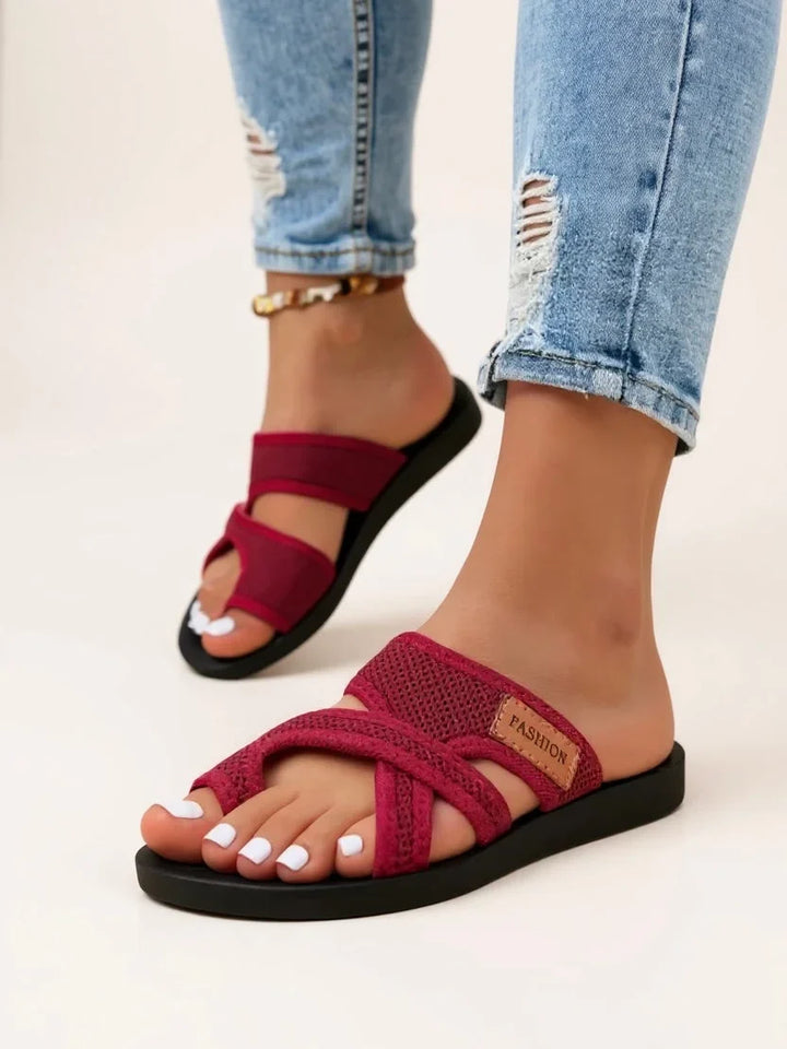 Stylish women's black slides, open-toe with a comfortable toe loop. Cushioned breathable sandals for easy summer wear.