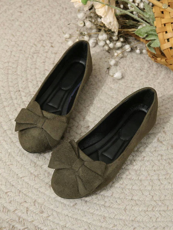 Dark green orthopedic walking loafers for women, providing arch support & pain relief. All-season casual footwear.