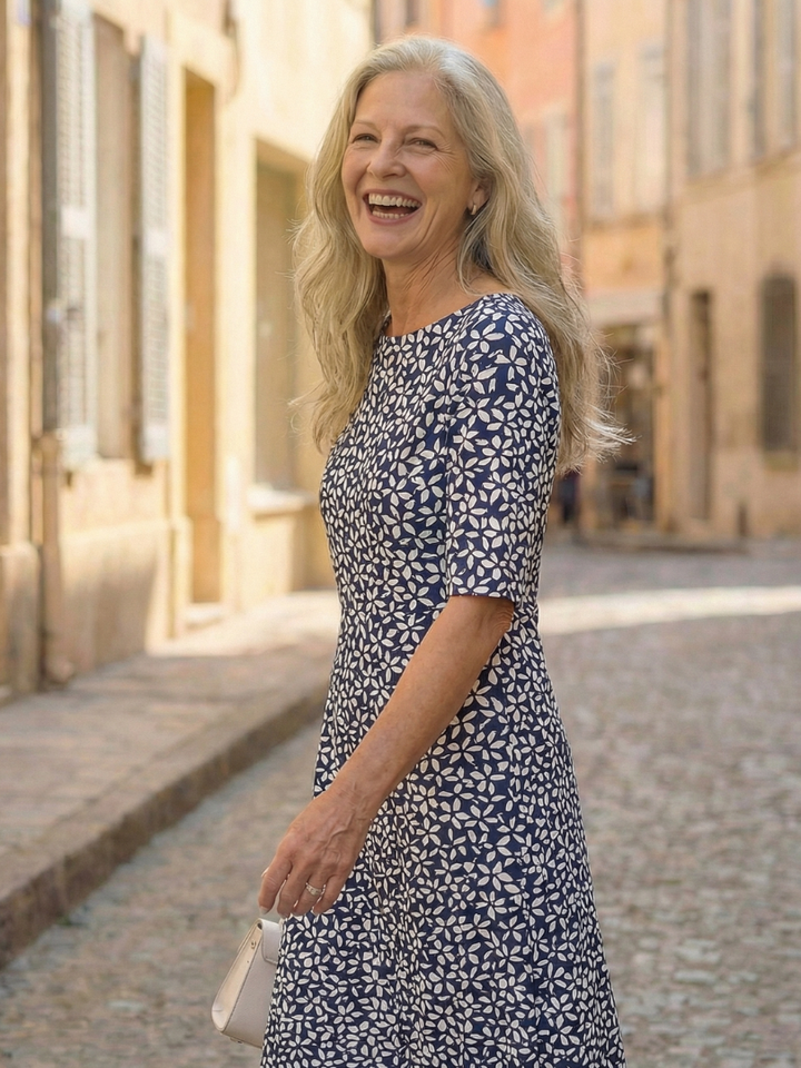 Relaxed fit women's midi dress, featuring a chic coastal pattern, three-quarter sleeves, and practical pockets.