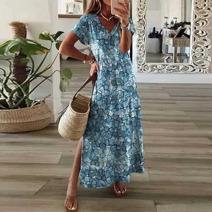 Elegant women's boho maxi dress with a relaxed fit, featuring a stylish V-neck, damask print & short sleeves.