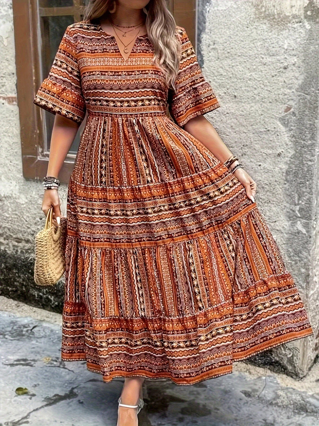 Casual women's flowy long dress, V-neck and flutter sleeves, ideal for comfortable summer outfit.