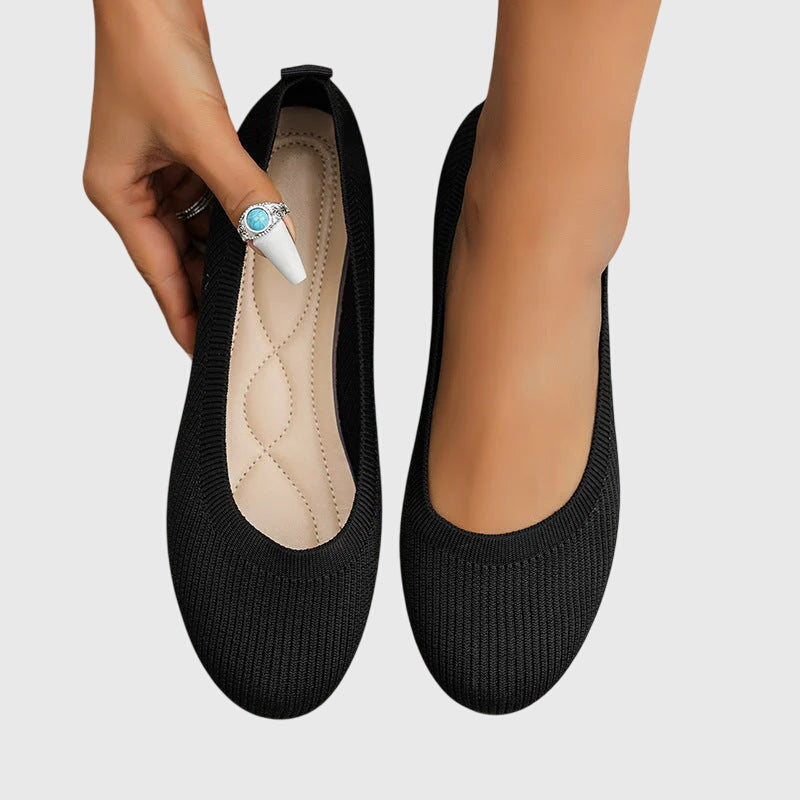 Orthopedic women's walking shoes: breathable, anti-slip, excellent arch support for comfort.