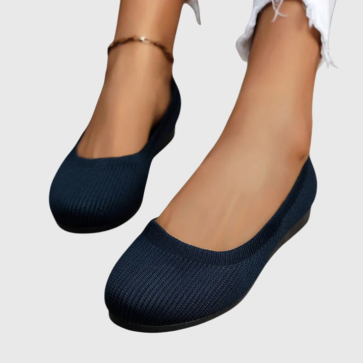 Women's walking shoes, perfect for daily use: breathable, anti-slip grip, with arch support.