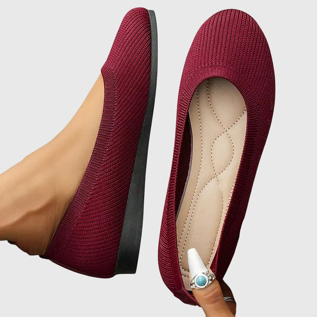 Slip-on orthopedic women's walking shoes, breathable, anti-slip design, with arch support.