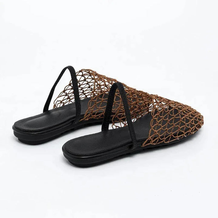 Elegant closed-toe women's flat sandals, breathable woven upper and practical slingback.