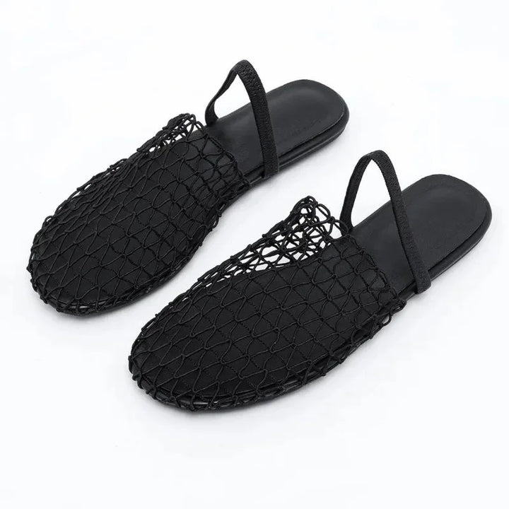 Casual women's slingback flat sandals, breathable and comfortable for summer beach vacations.