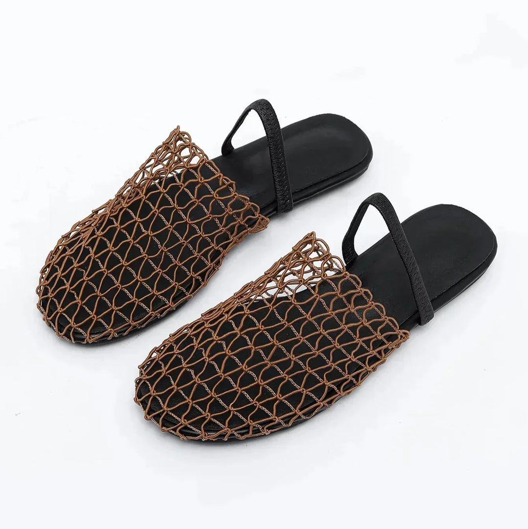 Stylish women's breathable flat sandals, woven texture & secure slingback, casual summer look.