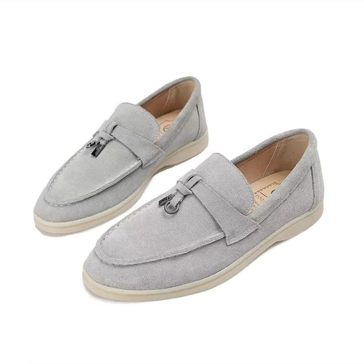 Comfortable women's pointed toe loafers. Breathable slip-on flats, ideal for casual chic and everyday wear.