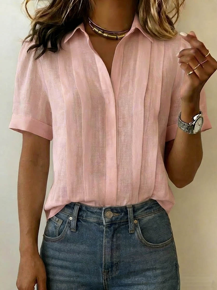 Elegant women's short-sleeve blouse in a breezy style, ideal for versatile everyday spring and summer wear.