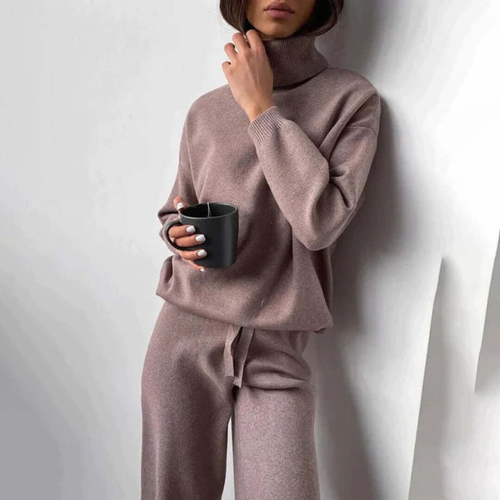Women's brown cozy sweater & pants set. Comfortable loungewear, perfect for casual wear & autumn fashion.