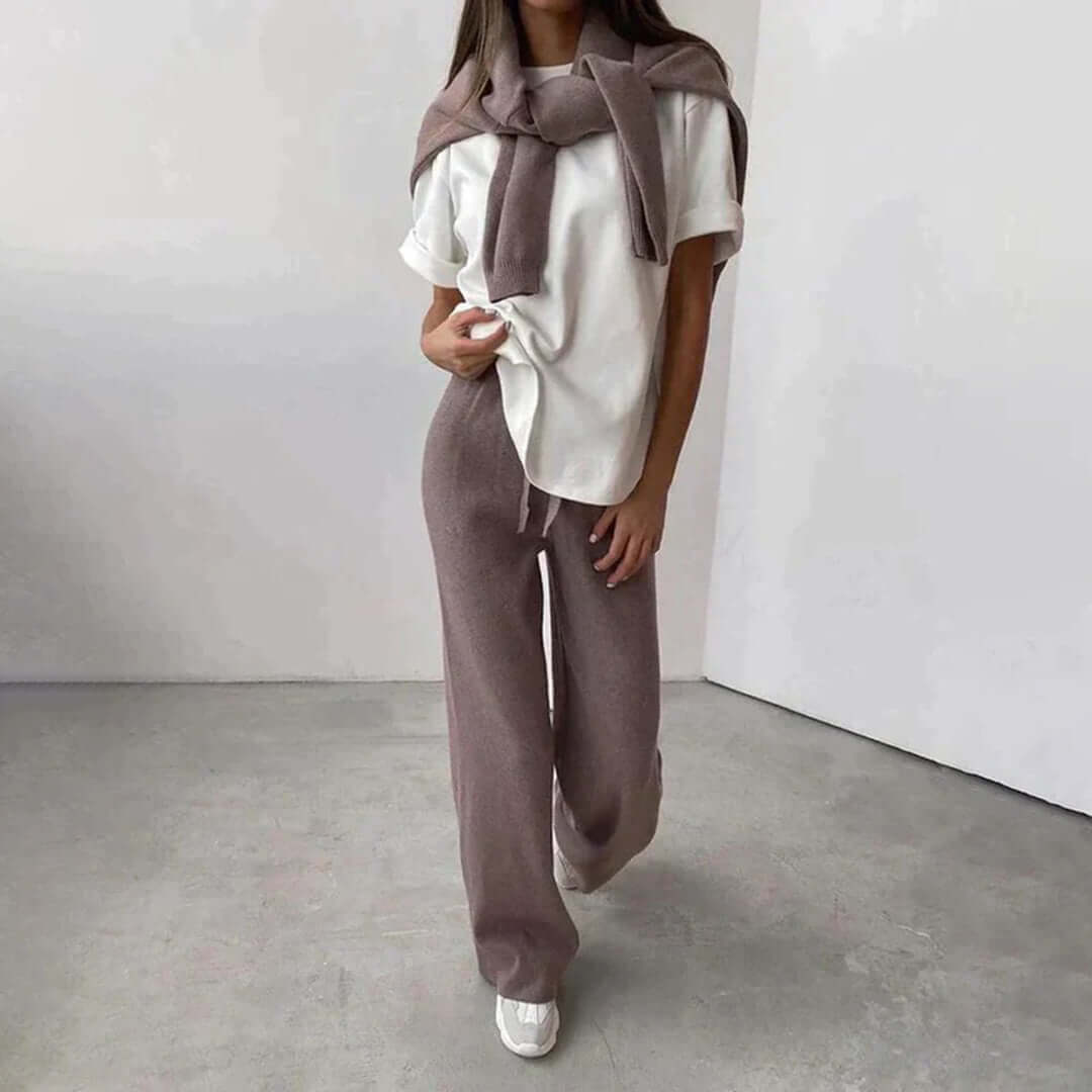 Effortless comfort in this women's brown cozy sweater & pant loungewear set. Ideal for autumn/winter style.