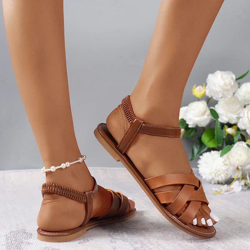 Versatile women's flat cross strap sandals with elastic heel, ideal for casual summer outfits & everyday comfort.