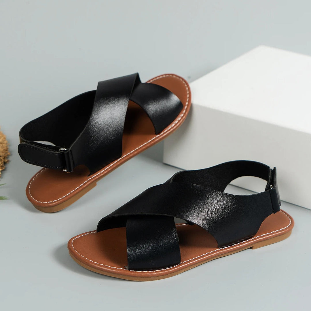 Open-toe women's buckle sandals with a flat sole and adjustable straps for ultimate summer comfort.