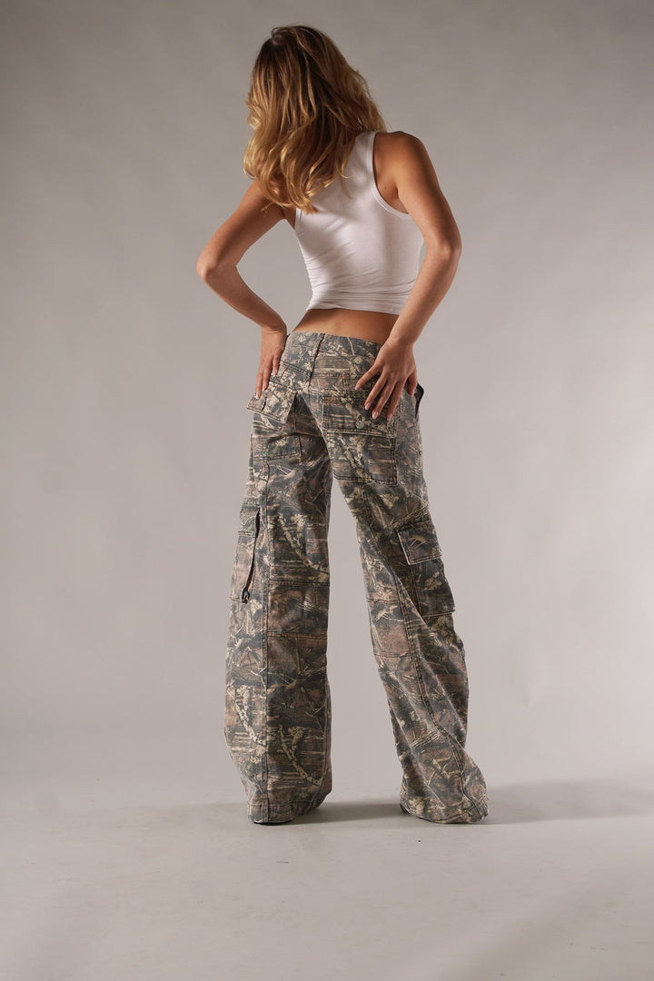 Fashionable women's camouflage cargo trousers. Streetwear utility pants with practical pockets and a comfortable wide leg.
