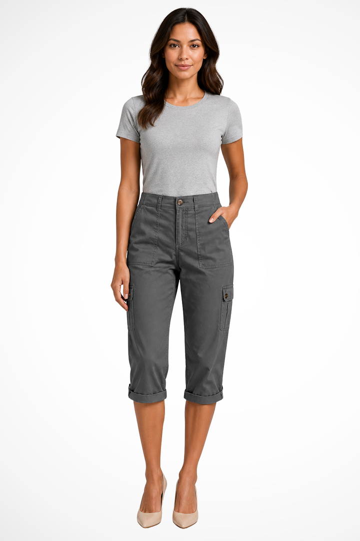 Casual women's cropped cargo trousers with roll-up hem, ideal for everyday style and versatility.