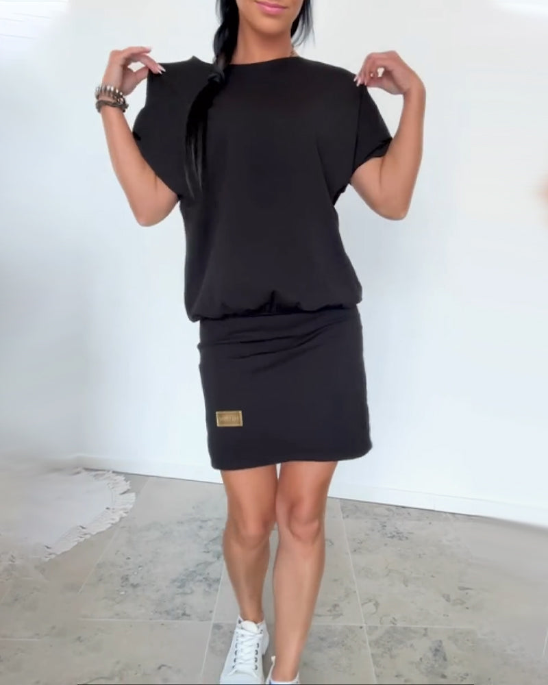 Versatile women's midi dress, easily styled for casual or elegant looks.