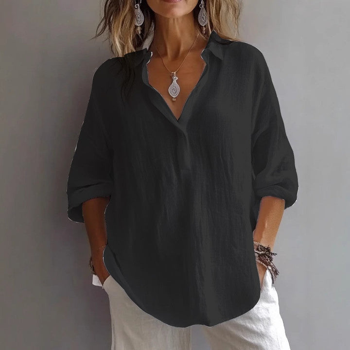 Casual and chic: Women's button-down shirt in a light linen blend.