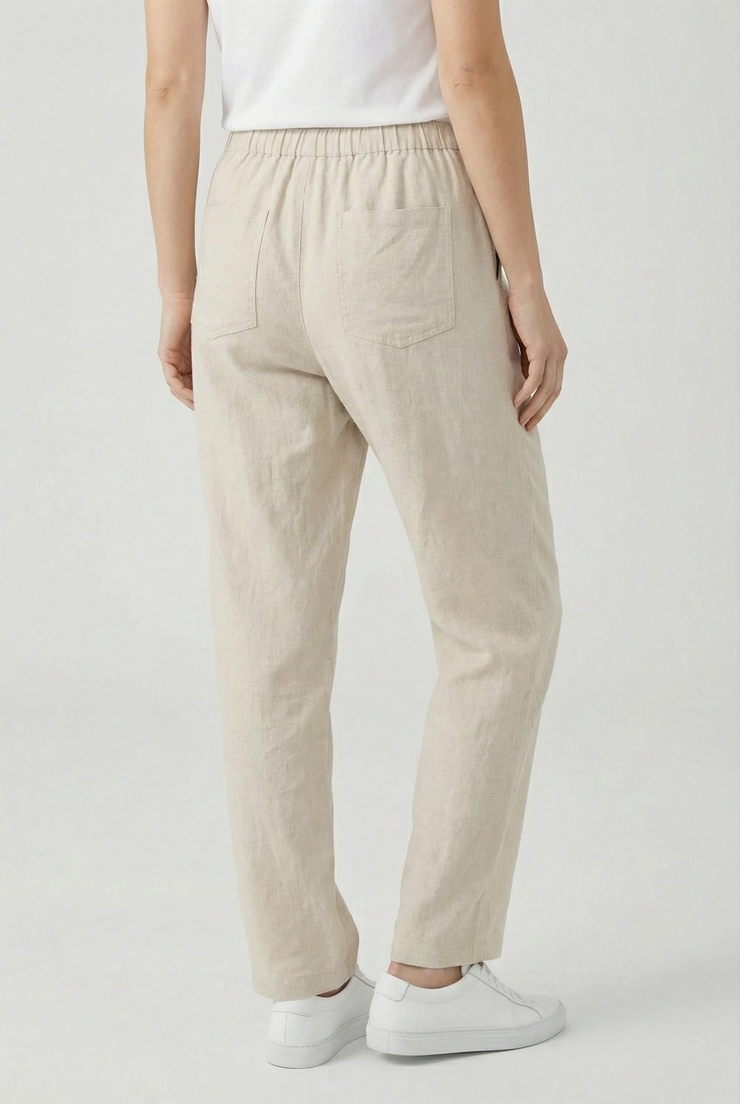 Fashionable women's summer pants featuring a stylish lace-up closure and linen fabric.