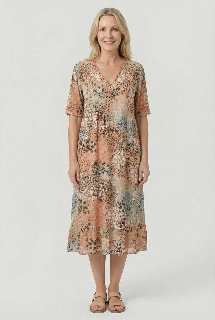 Floral print midi dress with pockets, combining style and comfort