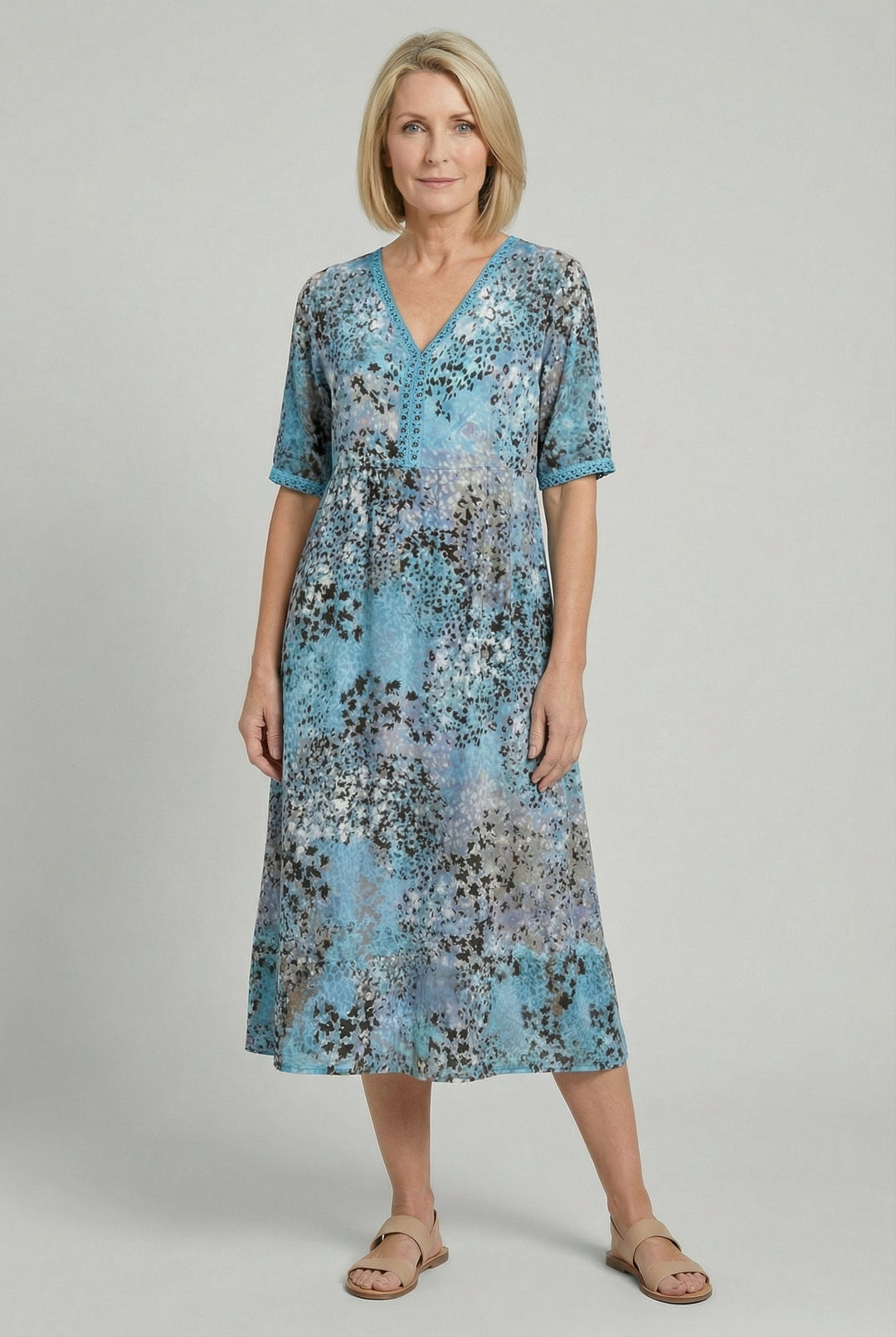 Short sleeve summer dress with pockets, ideal for everyday wear
