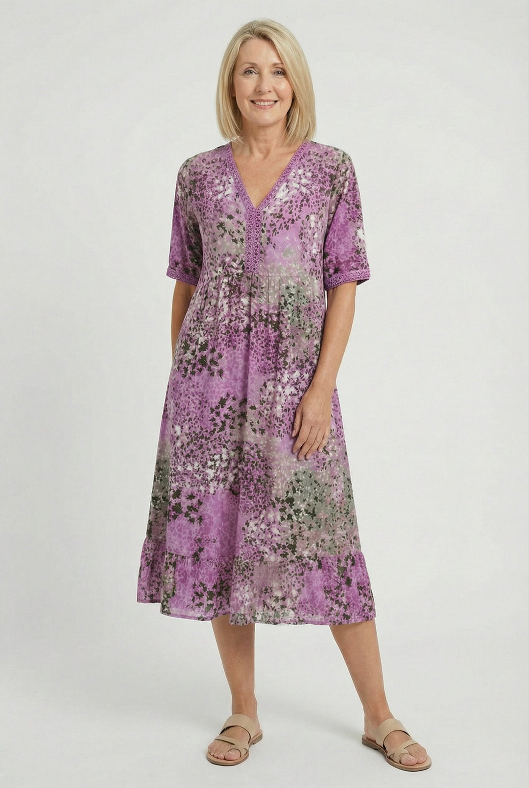 Chic V-neck midi dress in a flattering relaxed fit for women