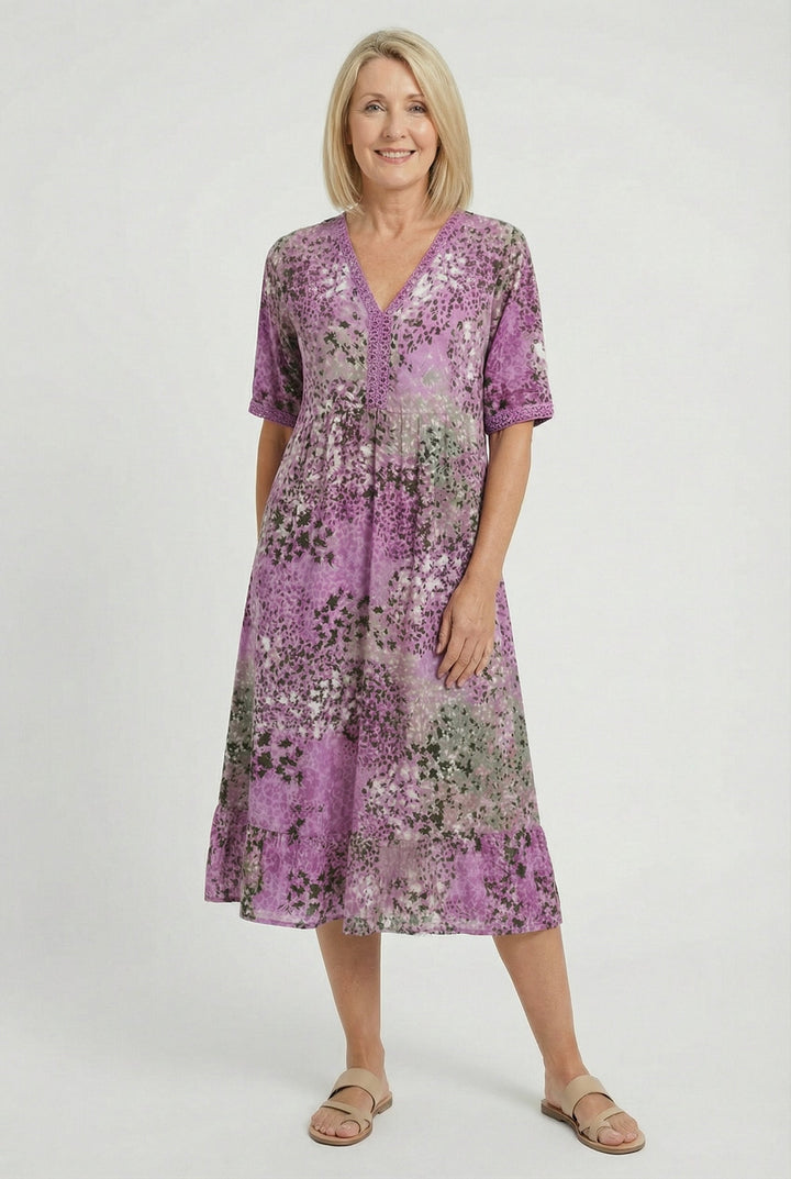 Chic V-neck midi dress in a flattering relaxed fit for women