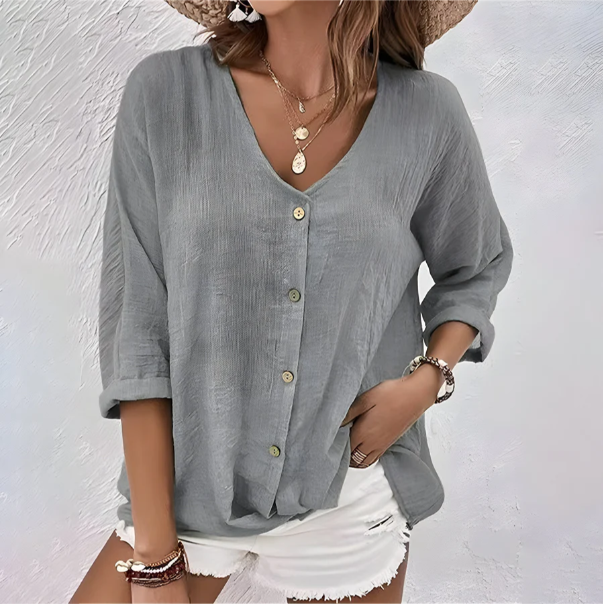 Comfortable women's versatile relaxed button-up blouse, ideal for effortless everyday wear and chic casual style.