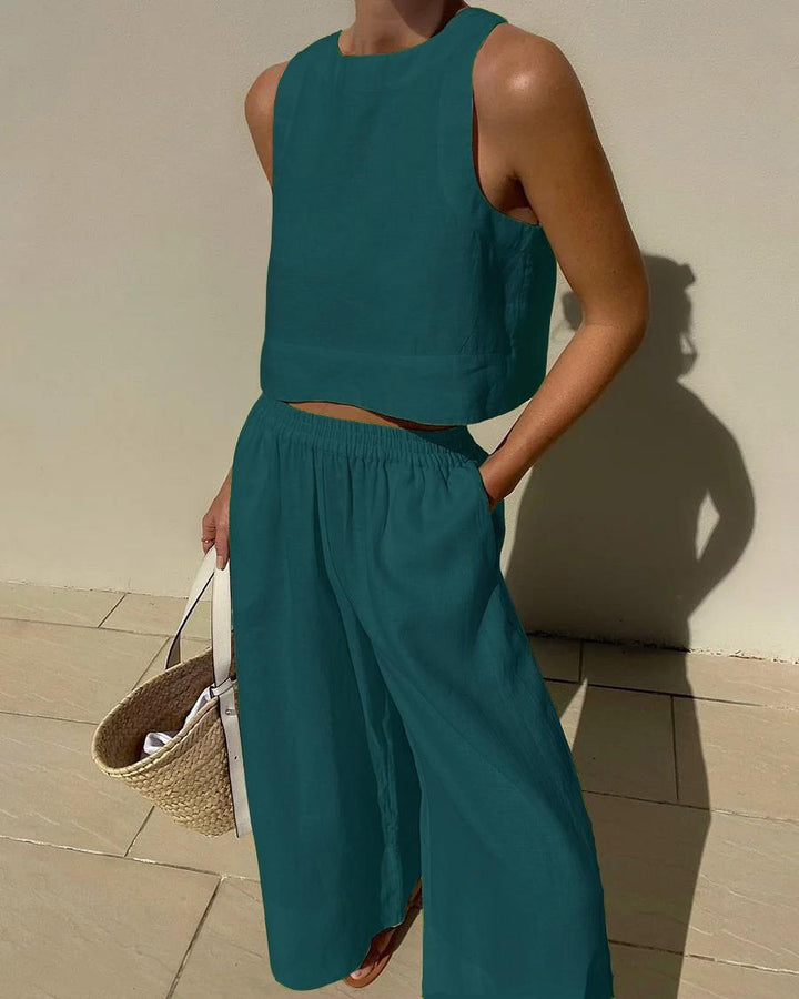 Lightweight women's sleeveless capri set. Comfortable two-piece summer outfit for warm weather.