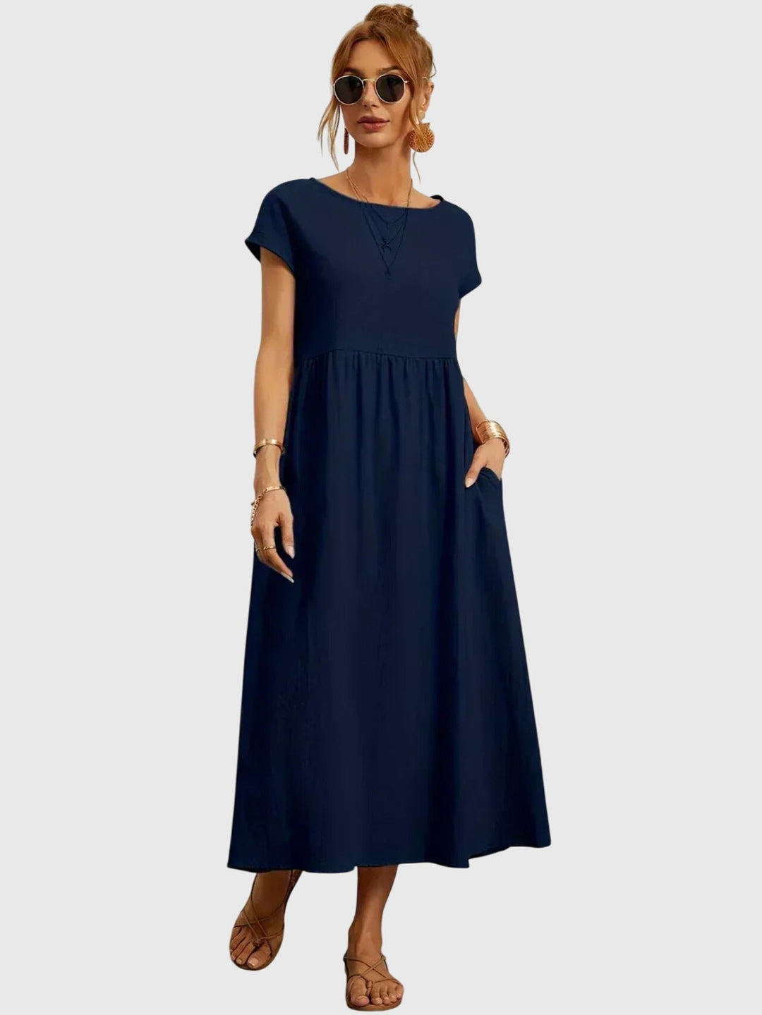 Versatile women's short sleeve t-shirt dress, a comfortable and stylish casual outfit with practical pockets.
