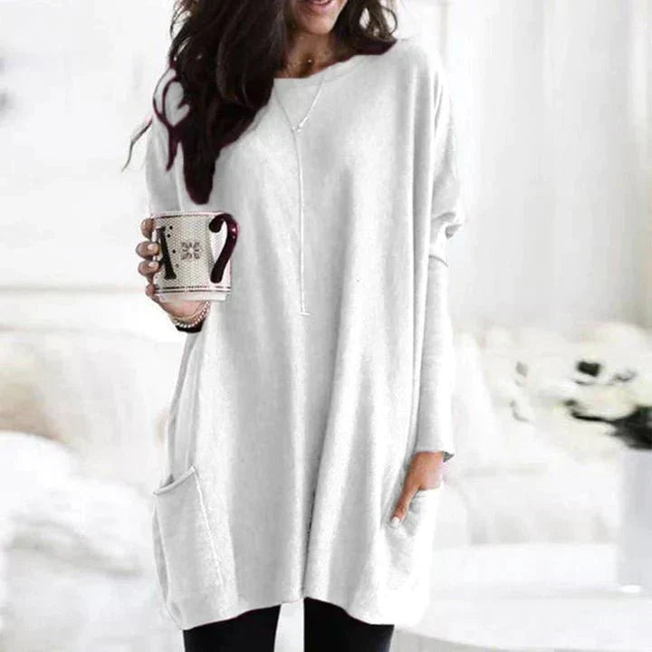 Versatile women's casual top, relaxed fit, with convenient pockets, perfect for daily wear.