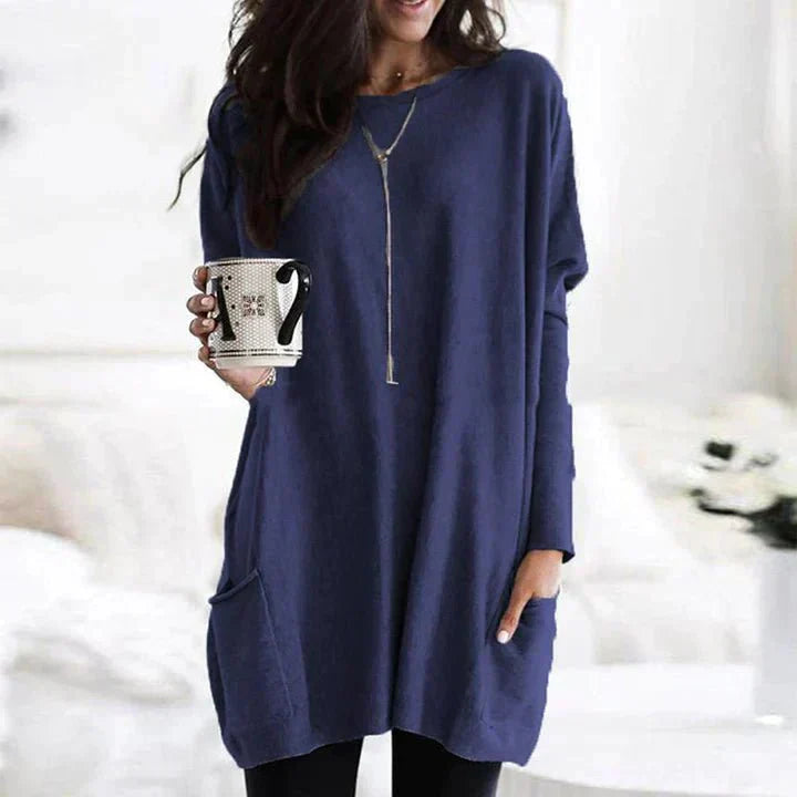 Classic women's casual t-shirt, relaxed fit, with dual pockets for a comfortable, versatile top.
