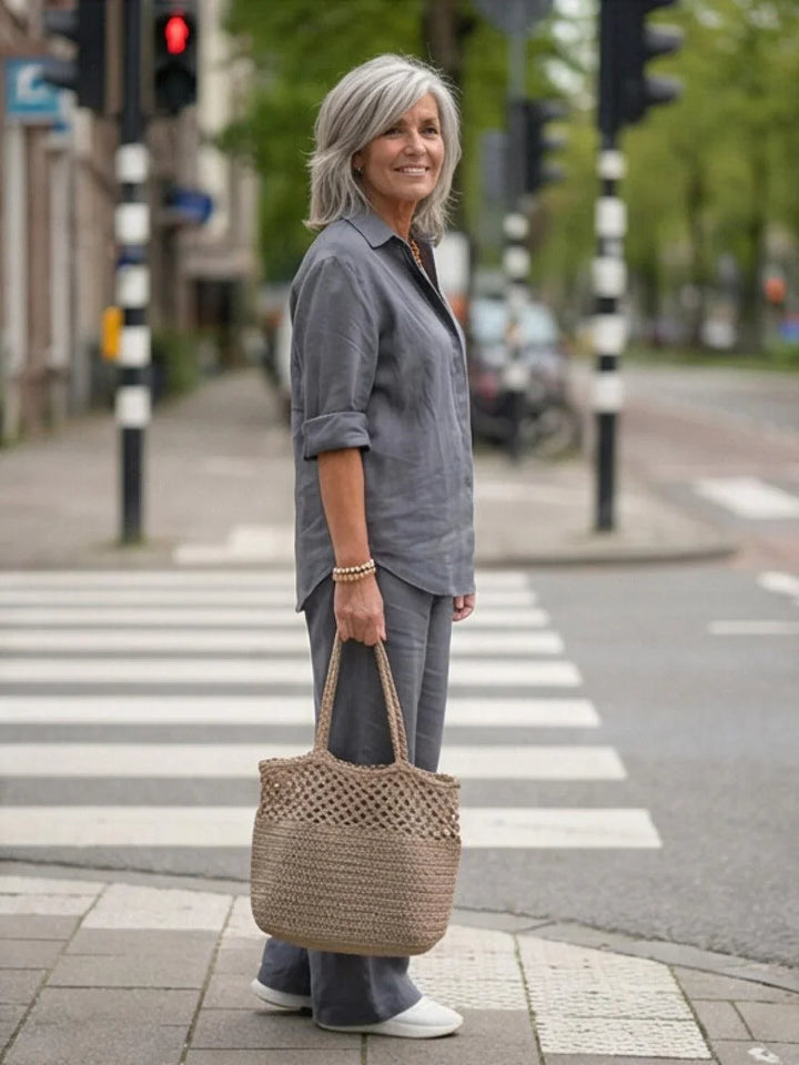 Breathable women's lounge wear: button-down shirt & wide-leg pants. Perfect for summer.