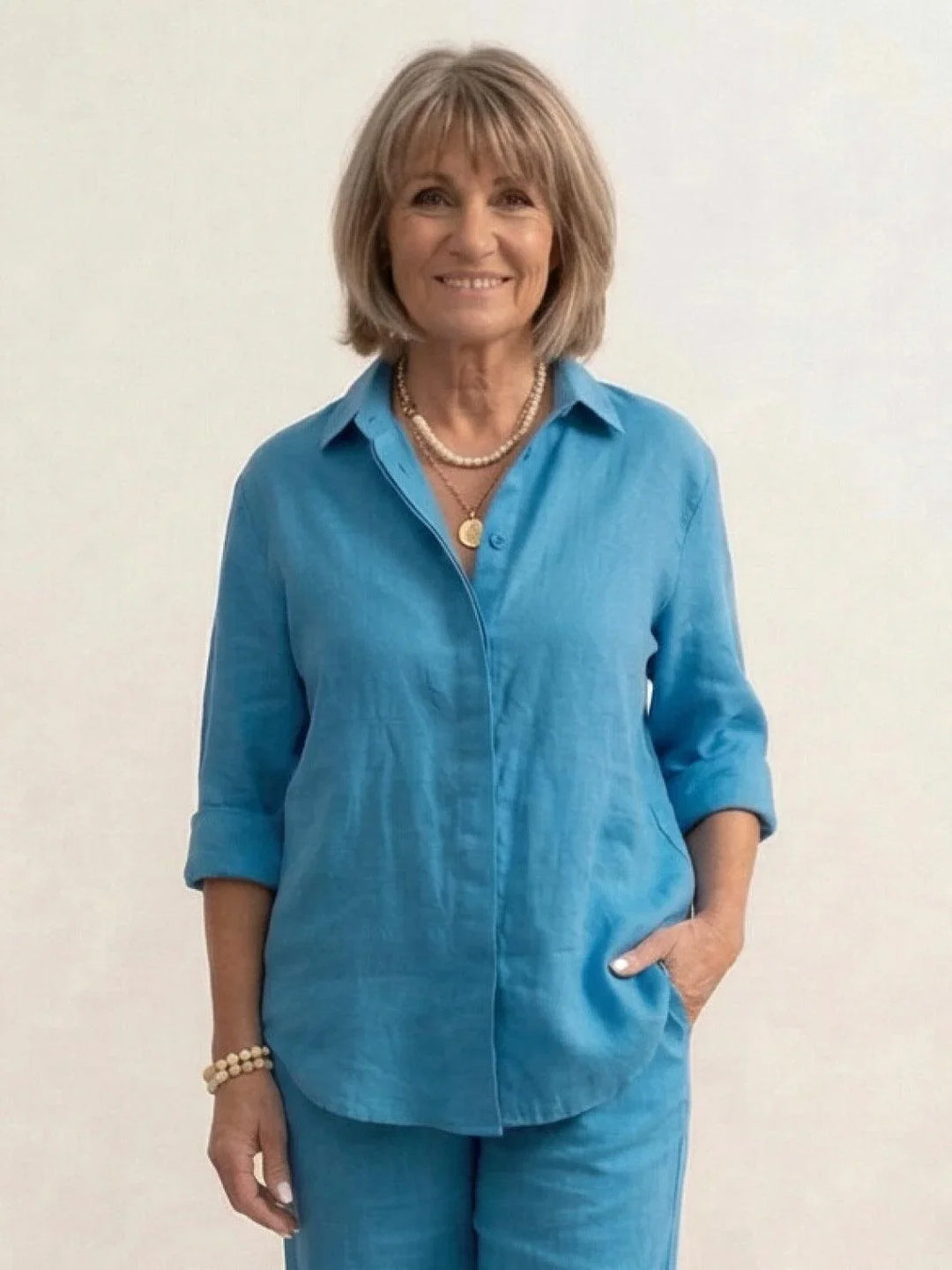 Women's elegant two-piece set, ideal for warm weather: button-down & wide-leg pants.