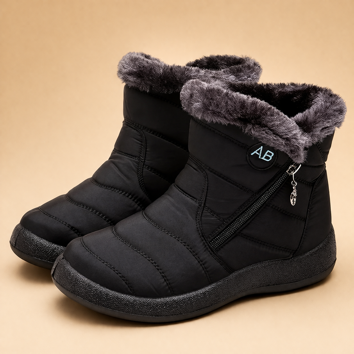 Close-up of the soft lining inside the women's Charlotte winter boots for maximum warmth.