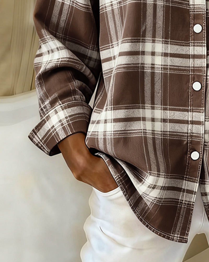 Casual women's checked shirt with a comfortable fit, suitable for everyday fashion.