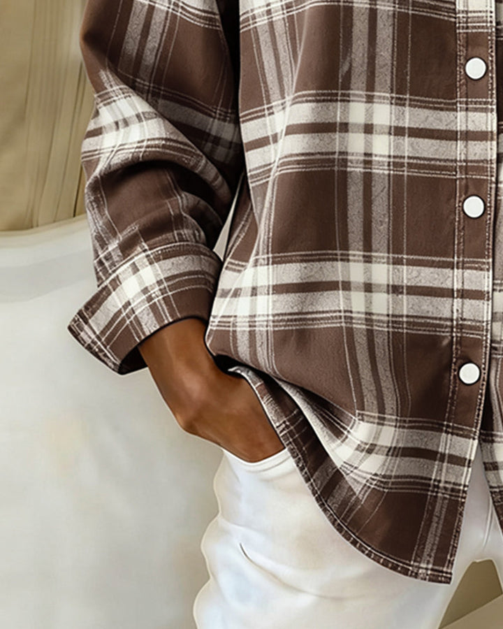 Casual women's checked shirt with a comfortable fit, suitable for everyday fashion.