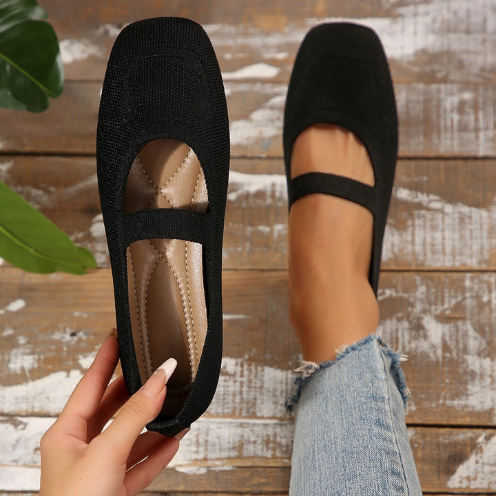 Women's stylish slip-on flats in a Mary Jane design, perfect for casual outings